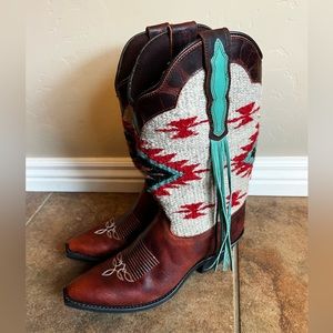 Laredo cowgirl boots